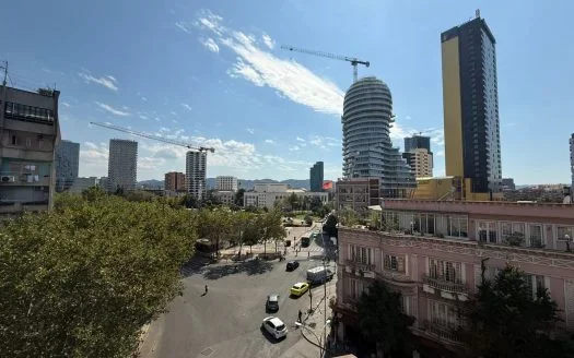 Tirane, shitet dyqan Kati 0, 19 m² 105.000 € (Rruga e Barrikadave)