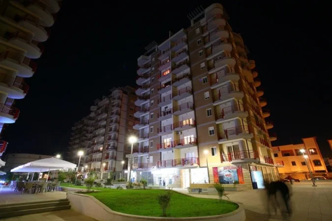 Tirane, shitet dyqan Kati 0, 33 m² 110.000 € (DON BOSKO)