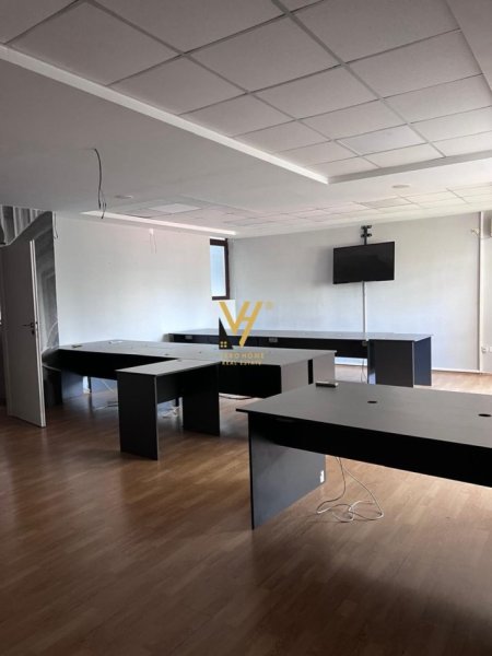 Tirane, jepet me qera zyre Kati 5, 220 m² 2.000 € (BLLOK)
