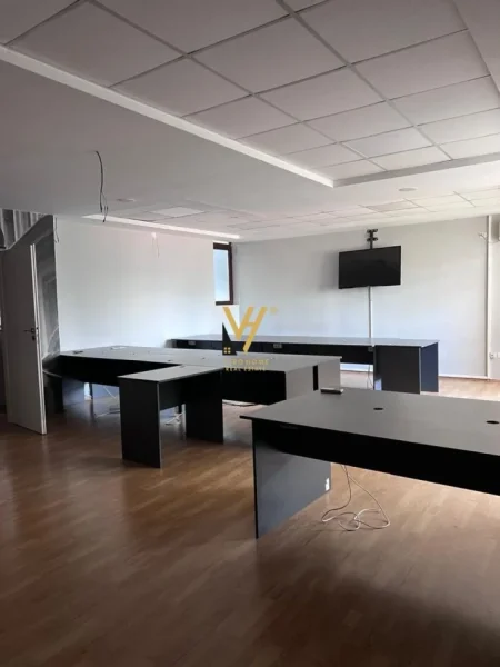 Tirane, jepet me qera zyre Kati 5, 220 m² 2.000 € (BLLOK)