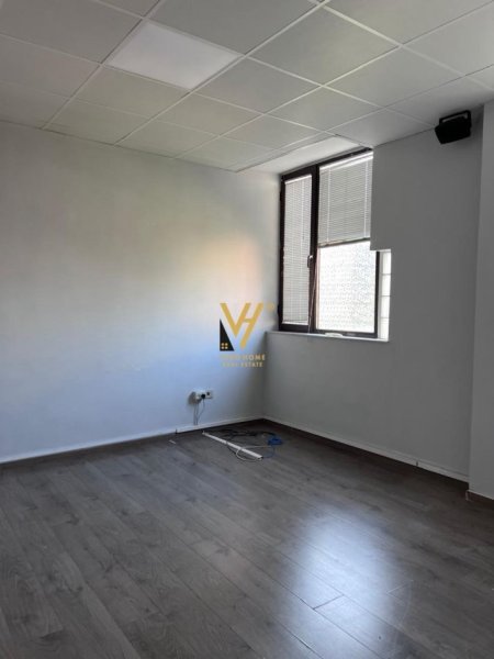 Tirane, jepet me qera zyre Kati 5, 220 m² 2.000 € (BLLOK)