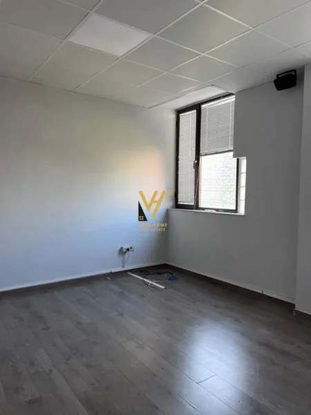 Tirane, jepet me qera zyre Kati 5, 220 m² 2.000 € (BLLOK)