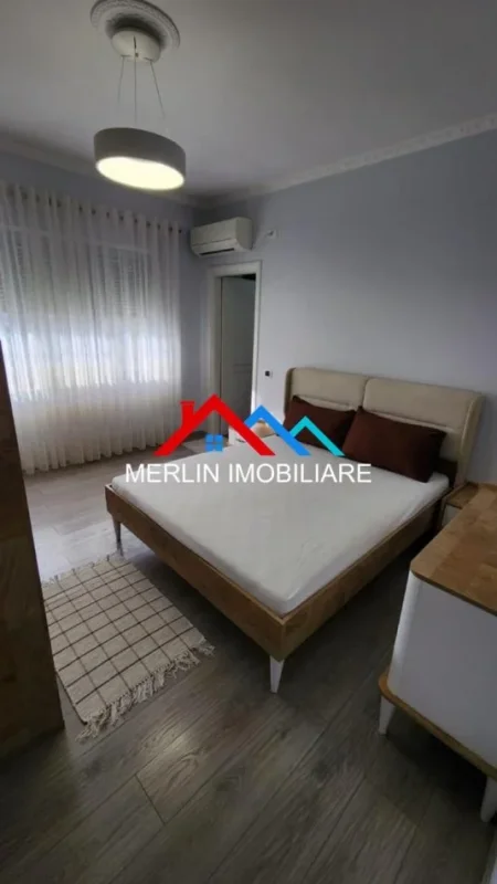 Tirane, jepet me qera apartament 3+1+Ballkon Kati 6, 269 m² 1.500 € (KOPSHTI ZOOLOGJIK)
