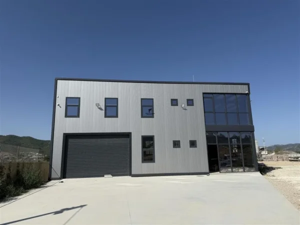 Shqiperi, shitet magazine Kati 0, 3.600 m² 1.550.000 € (VAQARR)