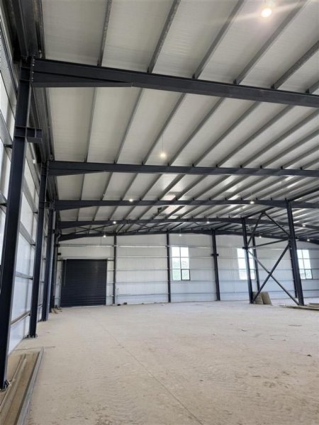 Shqiperi, shitet magazine Kati 0, 3.600 m² 1.550.000 € (VAQARR)