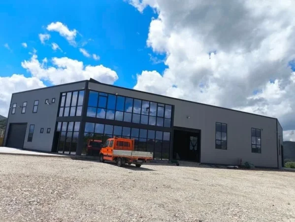 Shqiperi, shitet magazine Kati 0, 3.600 m² 1.550.000 € (VAQARR)