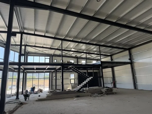 Shqiperi, shitet magazine Kati 0, 3.600 m² 1.550.000 € (VAQARR)