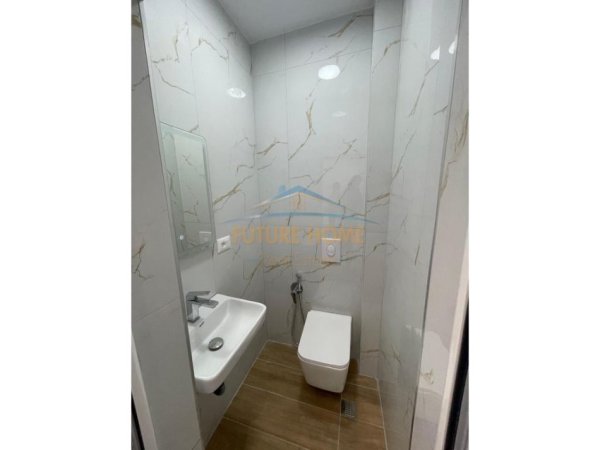 Tirane, jepet me qera apartament 2+1 Kati 4, 68 m² 650 € (Myslym Shyri pranë Shkollës Pjetër Budi)