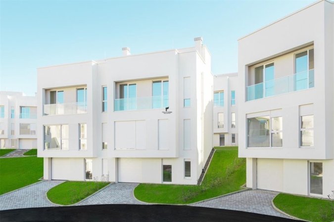 Tirane, jepet me qera Vile 3 Katshe , 200 m² 1.400 € (FARKE)