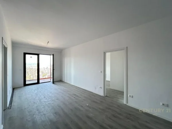 Tirane, jepet me qera zyre Kati 21, 110 m² 1.500 € (Garden Building Rruga e Kavajes)