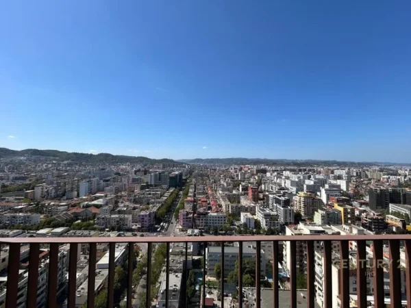 Tirane, jepet me qera zyre Kati 21, 110 m² 1.500 € (Garden Building Rruga e Kavajes)