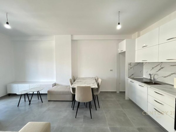 Tirane, jepet me qera apartament 1+1 Kati 4, 70 m² 450 € (Astir)