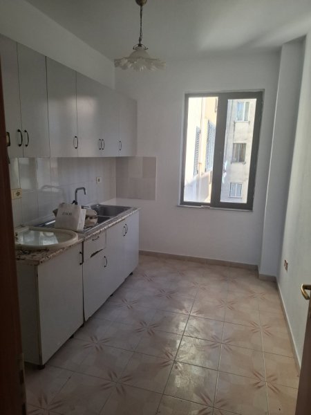 Tirane, shitet apartament 2+1+Aneks+Ballkon Kati 6(PALLATI ME SHIGJETA)