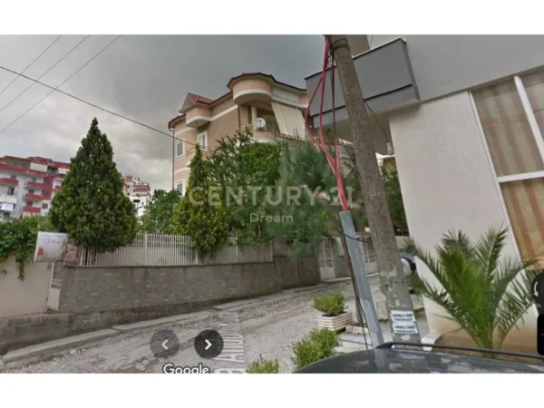 Tirane, shes ambjent biznesi Kati 0, 200 m² 180.000 € (Fresku)
