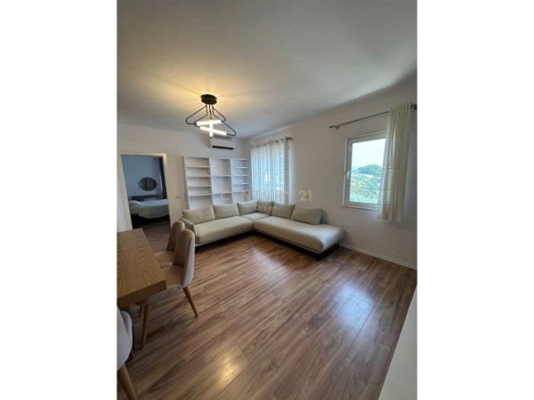 Tirane, shes apartament 3+1 Kati 4, 131 m² 141.000 € (Fresku)