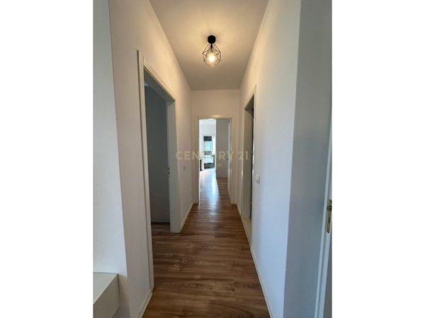 Tirane, shes apartament 3+1 Kati 4, 131 m² 141.000 € (Fresku)