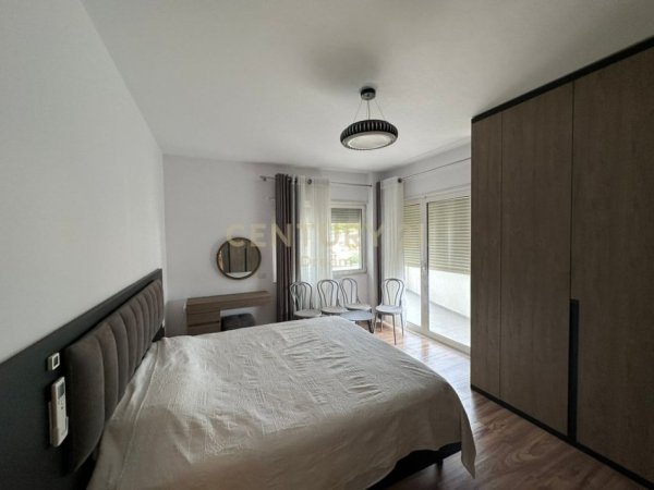 Tirane, shes apartament 3+1 Kati 4, 131 m² 141.000 € (Fresku)