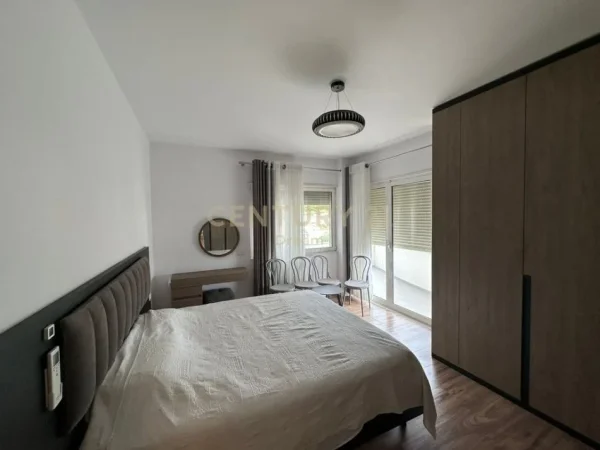 Tirane, shes apartament 3+1 Kati 4, 131 m² 141.000 € (Fresku)