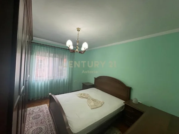 Tirane, jepet me qera apartament 1+1+Ballkon Kati 3, 60 m² 550 € (Rruga e Kavajes)