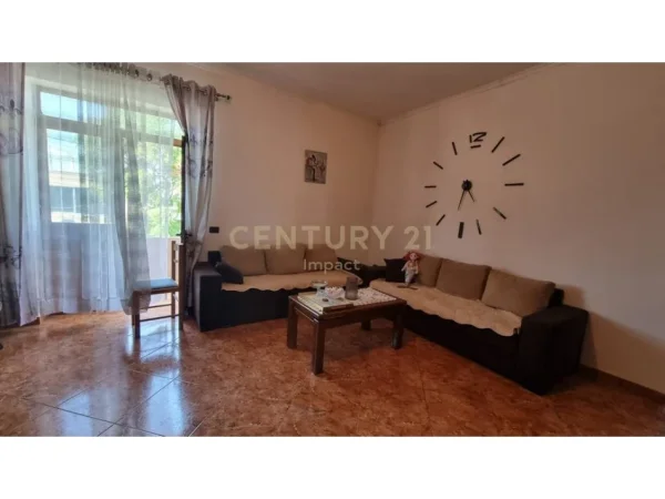 Tirane, jepet me qera apartament 2+1 Kati 2, 210 m² 550 € (Bulevardi Ri)