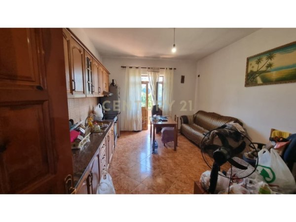 Tirane, jepet me qera apartament 2+1 Kati 2, 210 m² 550 € (Bulevardi Ri)