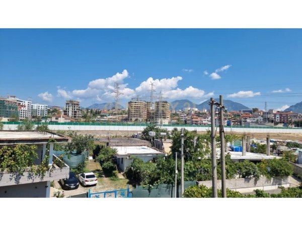 Tirane, jepet me qera apartament 2+1 Kati 2, 210 m² 550 € (Bulevardi Ri)