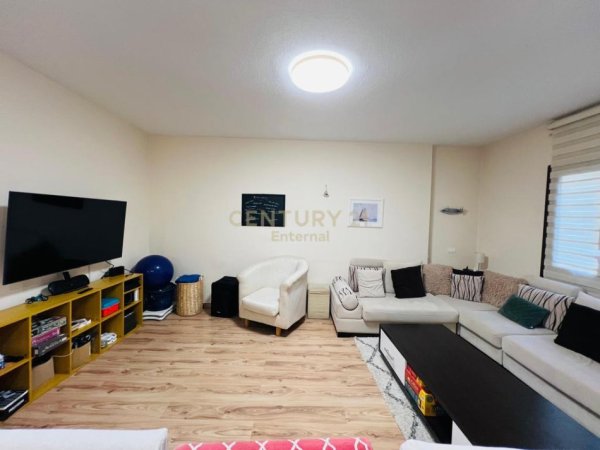 Tirane, shes apartament 4+1+Ballkon Kati 1, 164 m² 400.000 € (Medar Shtylla)