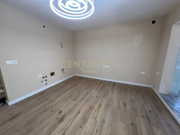 Tirane, shes apartament 1+1 Kati 2, 78 m² 92.000 € (Rruga Fabrika e Qelqit)