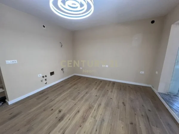 Tirane, shes apartament 1+1 Kati 2, 78 m² 92.000 € (Rruga Fabrika e Qelqit)