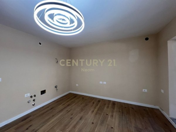 Tirane, shes apartament 1+1 Kati 2, 78 m² 92.000 € (Rruga Fabrika e Qelqit)