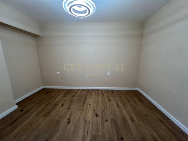 Tirane, shes apartament 1+1 Kati 2, 78 m² 92.000 € (Rruga Fabrika e Qelqit)