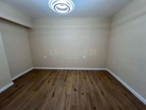 Tirane, shes apartament 1+1 Kati 2, 78 m² 92.000 € (Rruga Fabrika e Qelqit)