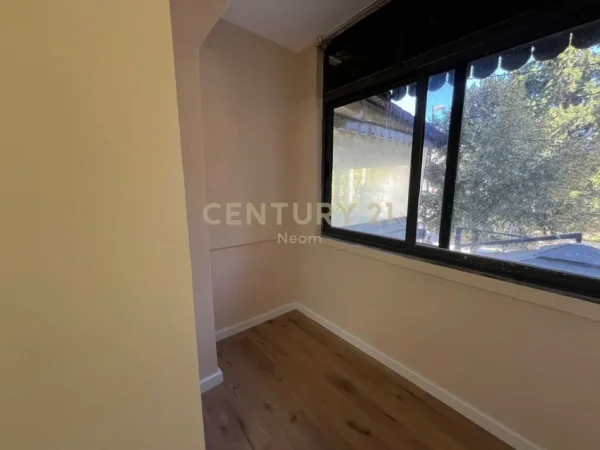 Tirane, shes apartament 1+1 Kati 2, 78 m² 92.000 € (Rruga Fabrika e Qelqit)