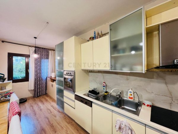 Tirane, shitet apartament 3+1+Aneks+Ballkon Kati 1, 164 m² 400.000 € (Komuna Parisit)