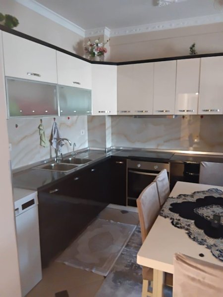 Durres, jepet me qera nga Pronari, pa-komision apartament 2+1+Ballkon Kati 8, 100 m² 400 € 