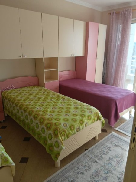 Durres, jepet me qera nga Pronari, pa-komision apartament 2+1+Ballkon Kati 8, 100 m² 400 € 