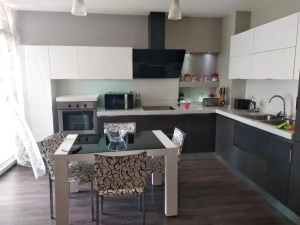 Apartament 2+1+ POST PARKIMI 850 € (KODRA E DIELLIT)