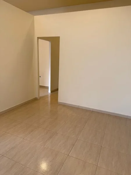 Tirane, jepet me qera zyre , 44 m² 600 € (Ish Ekspozita)