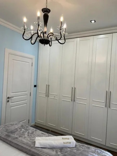 Tirane, jepet me qera apartament 2+1 , 110 m² 1.500 € (Sheshi Skenderbej)