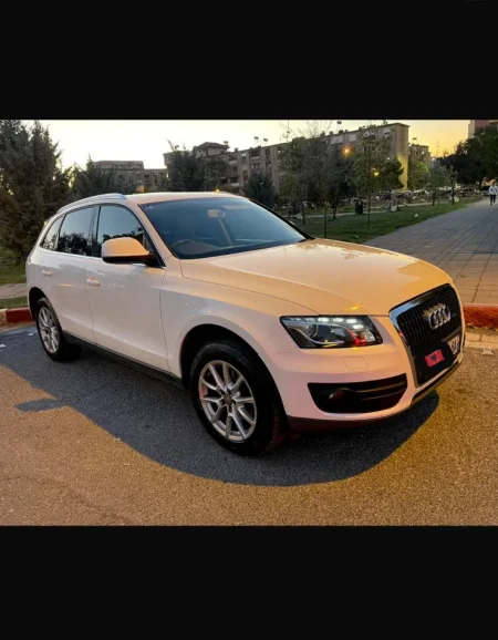 Tirane, shes makine Audi Q5 Nafte, e bardhë automatik Klima 244.000 km 12.700 €
