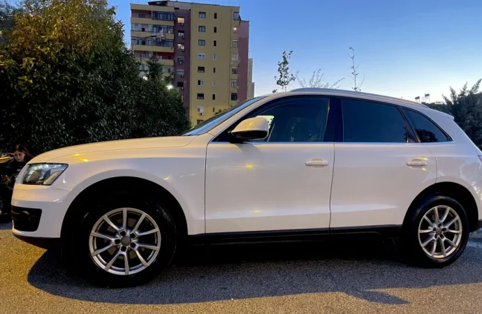 Tirane, shes makine Audi Q5 Nafte, e bardhë automatik Klima 244.000 km 12.700 €