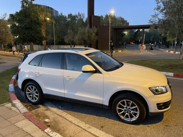 Tirane, shes makine Audi Q5 Nafte, e bardhë automatik Klima 244.000 km 12.700 €