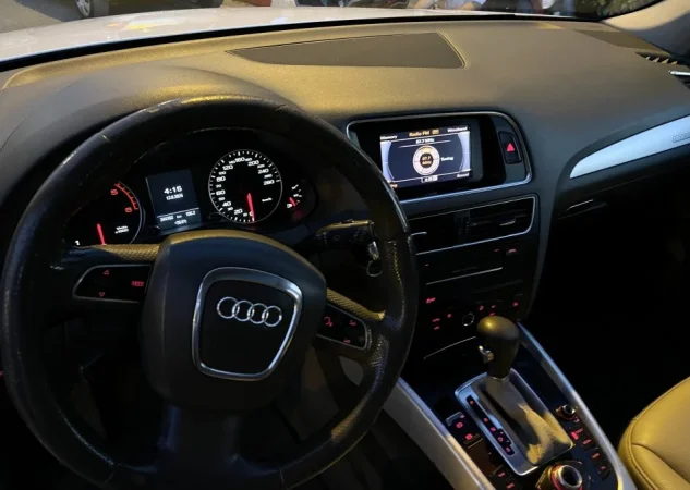 Tirane, shes makine Audi Q5 Nafte, e bardhë automatik Klima 244.000 km 12.700 €