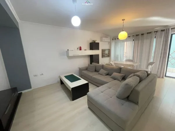 Tirane, jepet me qera apartament 2+1 Kati 3, 112 m² 800 € (Bllok)