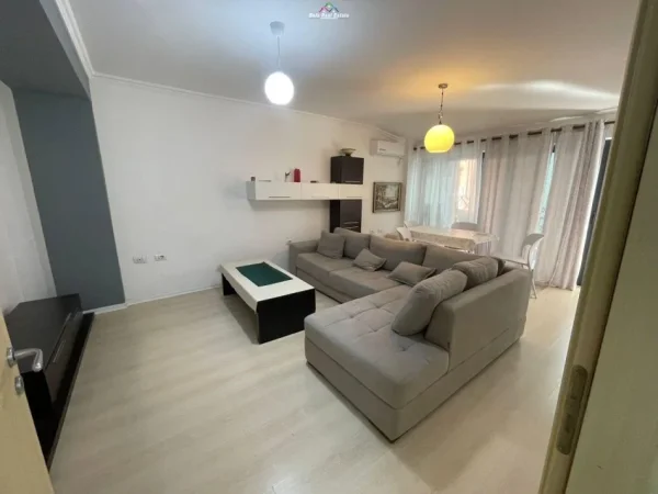 Tirane, jepet me qera apartament 2+1 Kati 3, 112 m² 800 € (Bllok)