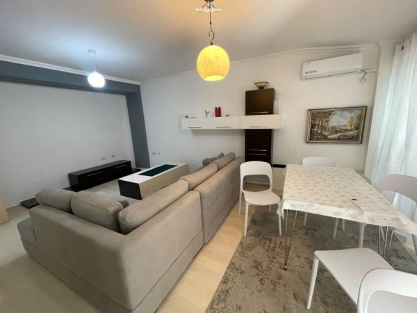 Tirane, jepet me qera apartament 2+1 Kati 3, 112 m² 800 € (Bllok)