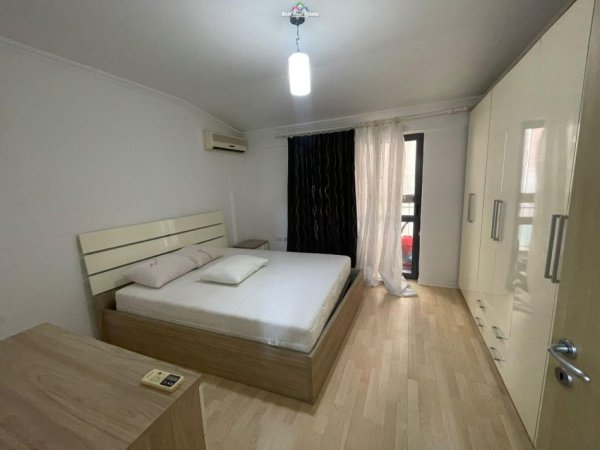 Tirane, jepet me qera apartament 2+1 Kati 3, 112 m² 800 € (Bllok)