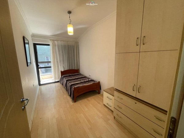 Tirane, jepet me qera apartament 2+1 Kati 3, 112 m² 800 € (Bllok)