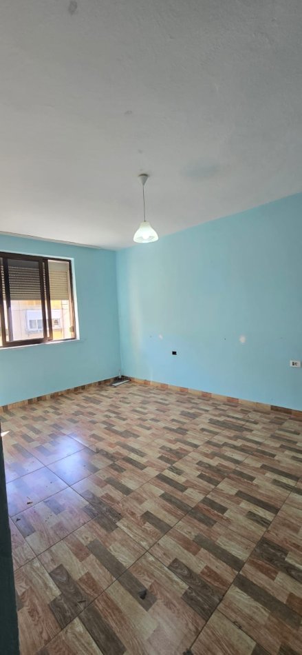 Tirane, shitet apartament 1+1 Kati 4, 59 m² 125.000 € (Hotel Mondial 21 Dhjetori)