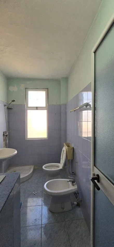 Tirane, shitet apartament 1+1 Kati 4, 59 m² 125.000 € (Hotel Mondial 21 Dhjetori)